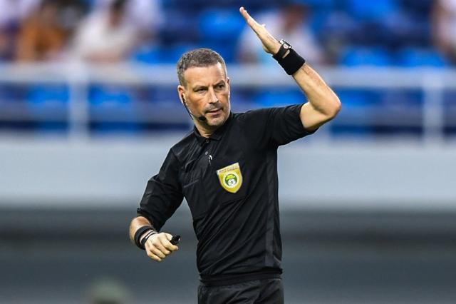 你有种!克拉滕伯格:一次错误罚下贝拉米后,他曾报复捏了我的XX